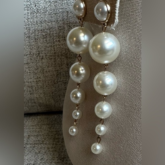 Gorgeous Faux Pearl w/goldtone extra long dangle drop earrings ~ 4 in modern - Picture 6 of 7